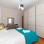 Daire Guesthost - Santa Rita District Functional Flat *