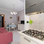 Guesthost - Santa Rita District Functional Flat Daire *