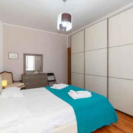 Apartament Guesthost - Santa Rita District Functional Flat *