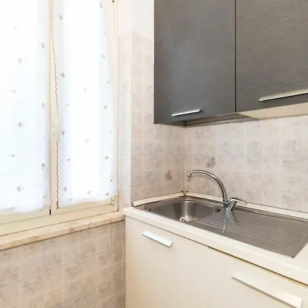 Guesthost - Santa Rita District Functional Flat Turyn