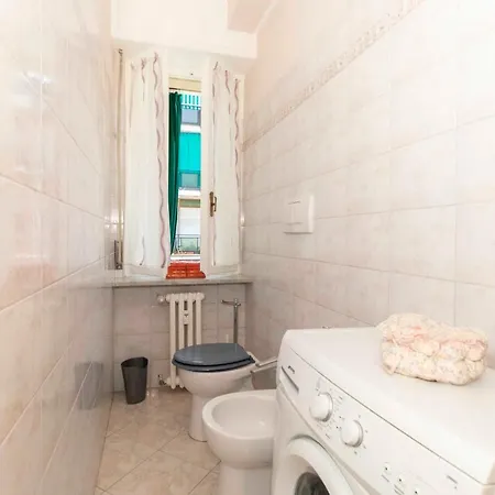 Guesthost - Santa Rita District Functional Flat *