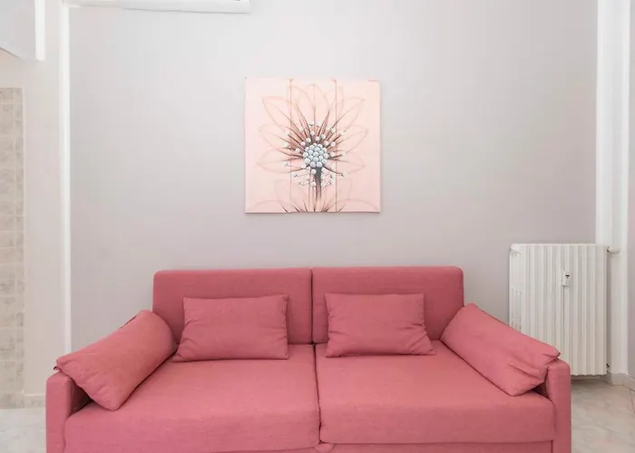 Guesthost - Santa Rita District Functional Flat *