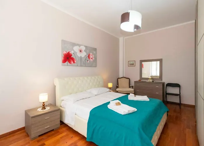 Guesthost - Santa Rita District Functional Flat *