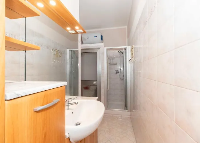 Guesthost - Santa Rita District Functional Flat * トリノ
