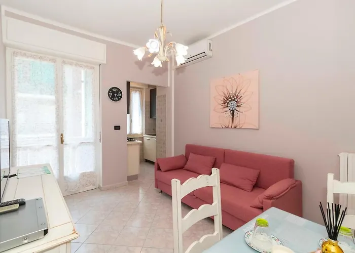 Guesthost - Santa Rita District Functional Flat