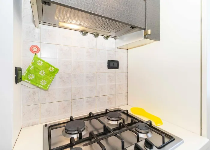 Guesthost - Santa Rita District Functional Flat